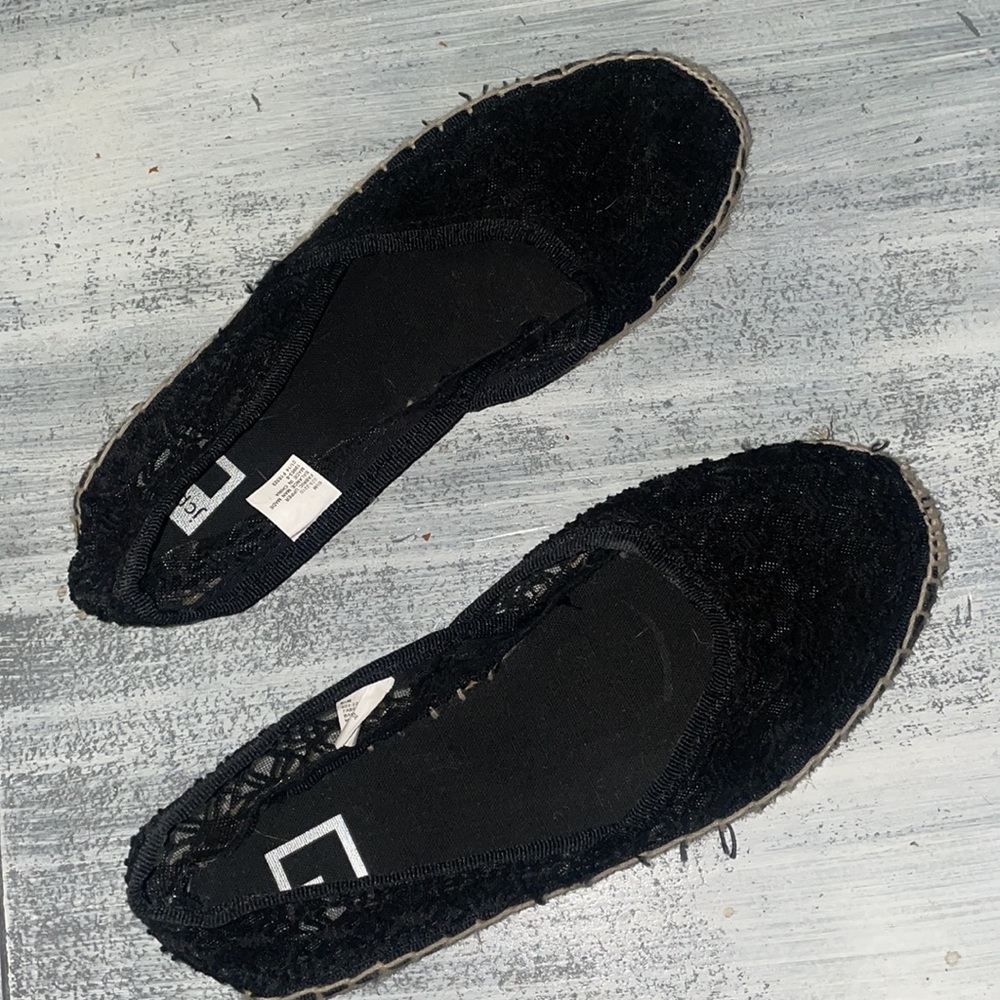 Black lace slip on shoes - Picture 3 of 5